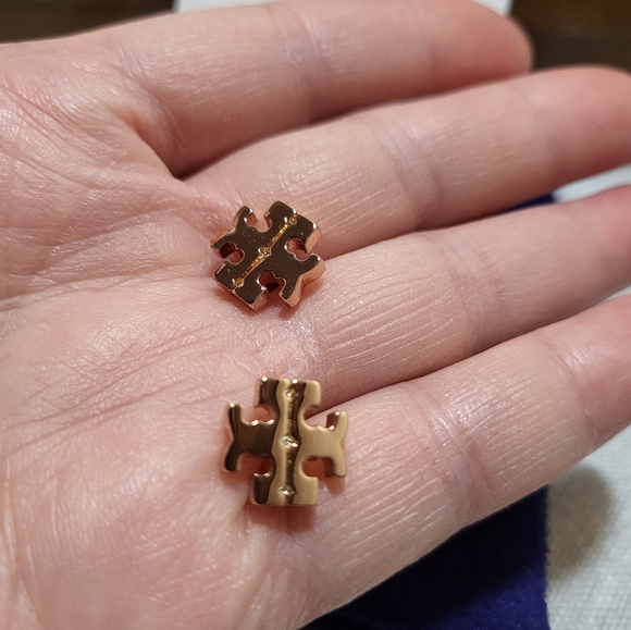 * Sold * Tory Burch Miller Stud Earrings in Rose Gold - Brand New with dust bag! - Picture 3 of 6